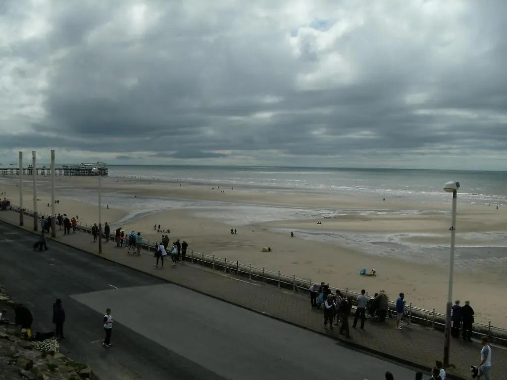 Derby Court - Family & Couples Only Apartment Blackpool